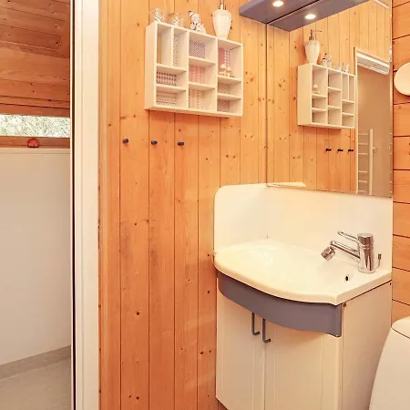 Three-bedroom Holiday In 5 Ålbæk