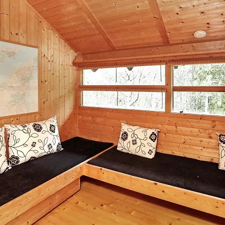 Three-bedroom Holiday In 5 *