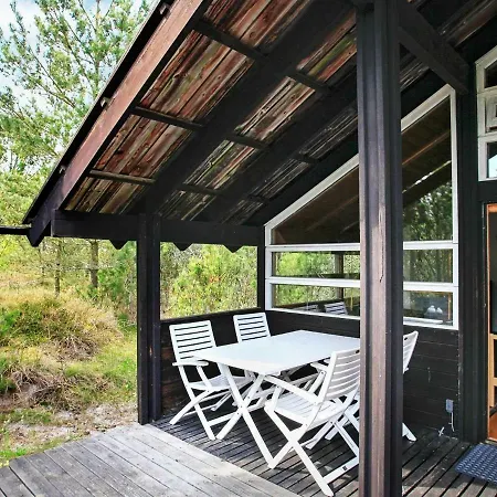 Dom wakacyjny Three-bedroom Holiday In 5