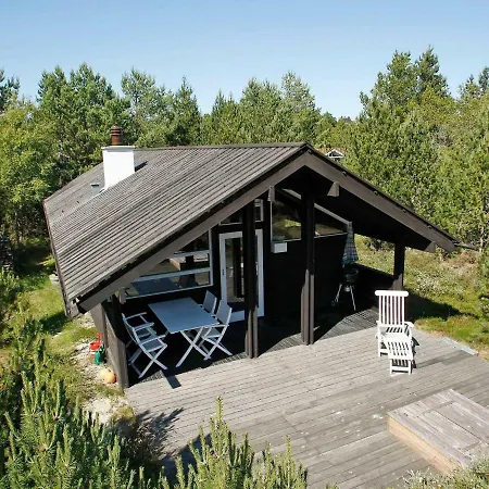 Three-bedroom Holiday In 5 *